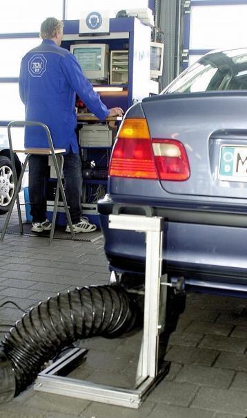 Bei neueren Diesel-Pkw dürfen Abgasuntersuchungen einfach unterlassen werden. Foto: TÜV Süd/auto-reporter.net 